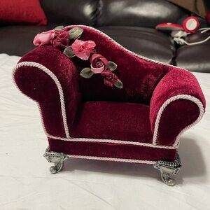 Velvet Rose-Embellished Jewelry Holder